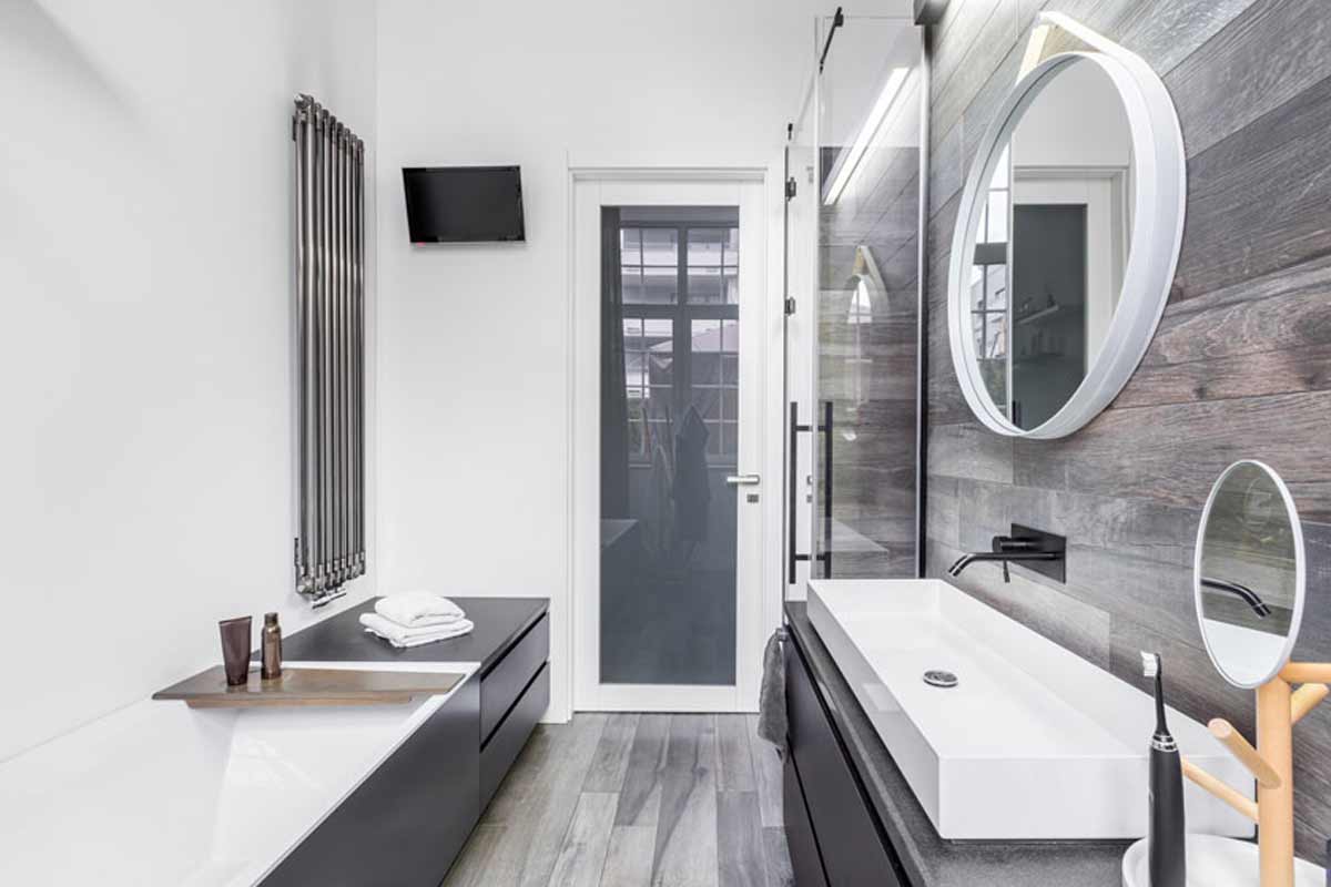 piccolo bagno moderno grigio e nero